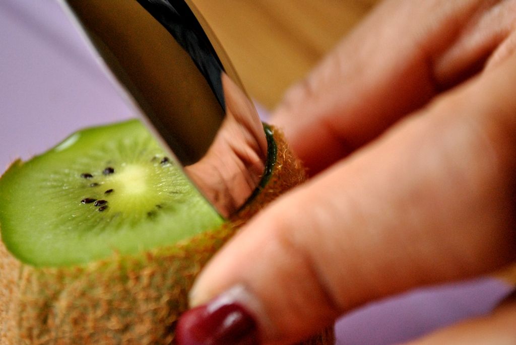 Cómo cortar un kiwi