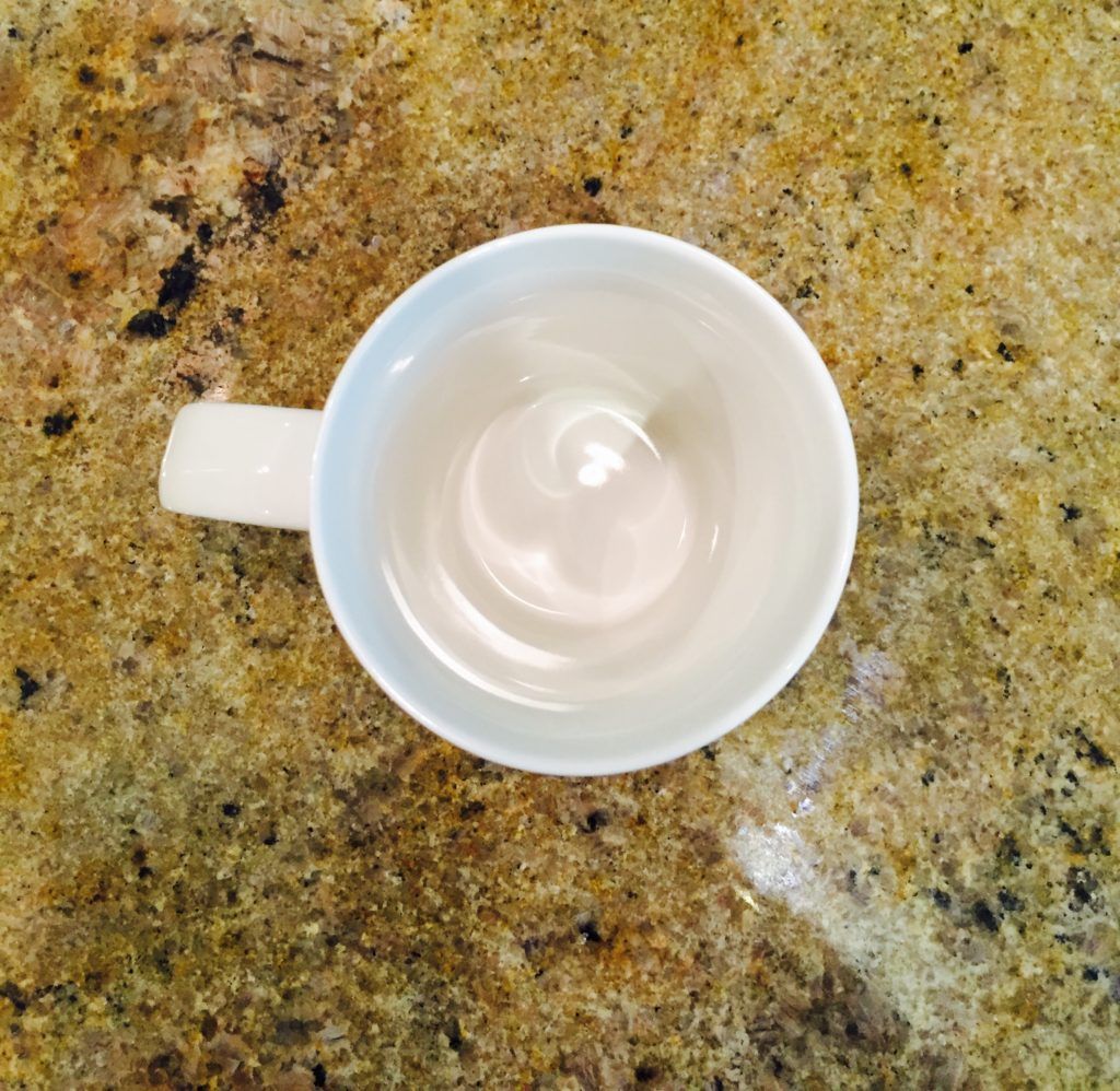 Come eliminare le macchie dalla tazza