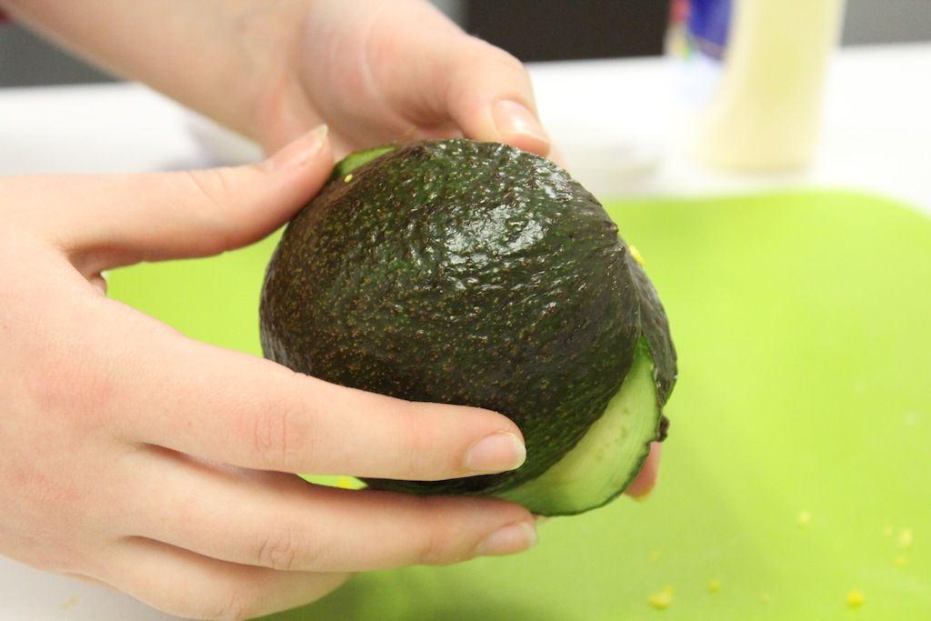 Cum să tai un avocado