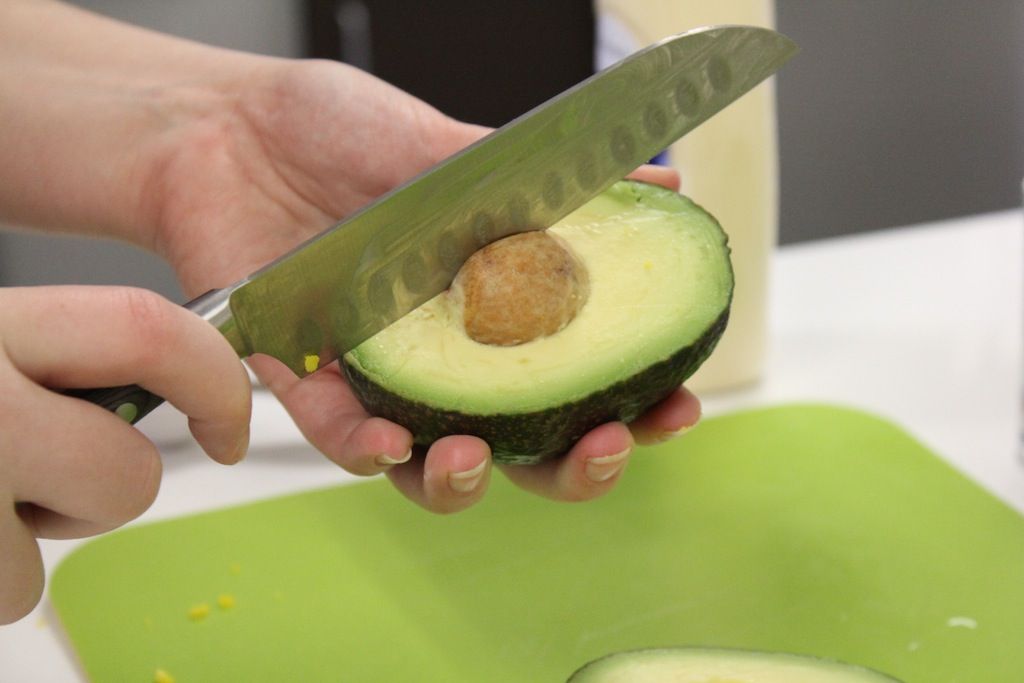 Как нарезать авокадо