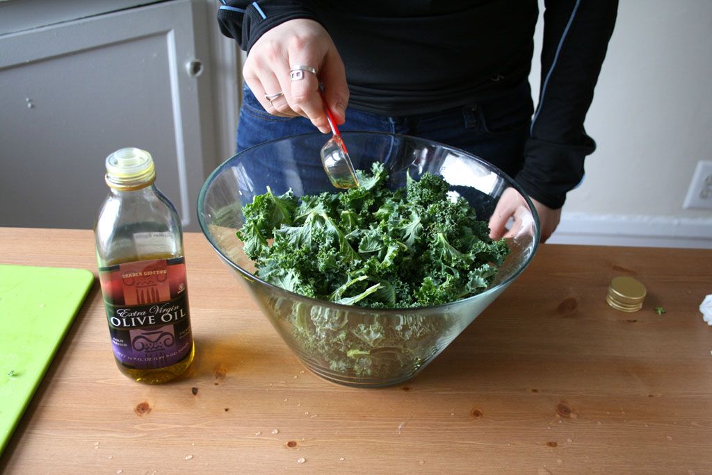 Sådan laver du sprøde bagt kale chips