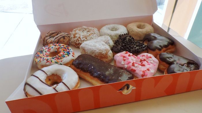 7 razones para dejar a Starbucks en la acera y dejar que Dunkin ’Donuts entre en su vida