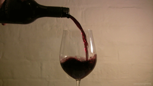 Kura veida stikls jums vajadzētu dzert, jo sarkanie solo kausi nav klasiski