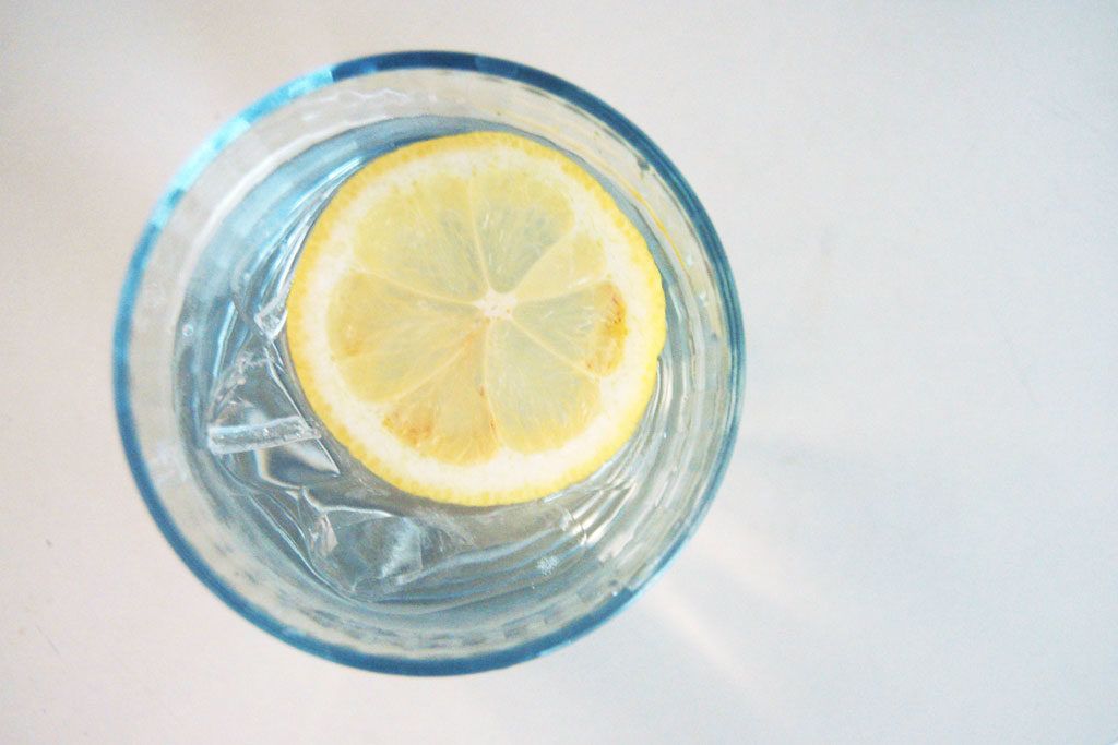 5 věcí, které byste měli během cvičení pít kromě vody z vodovodu