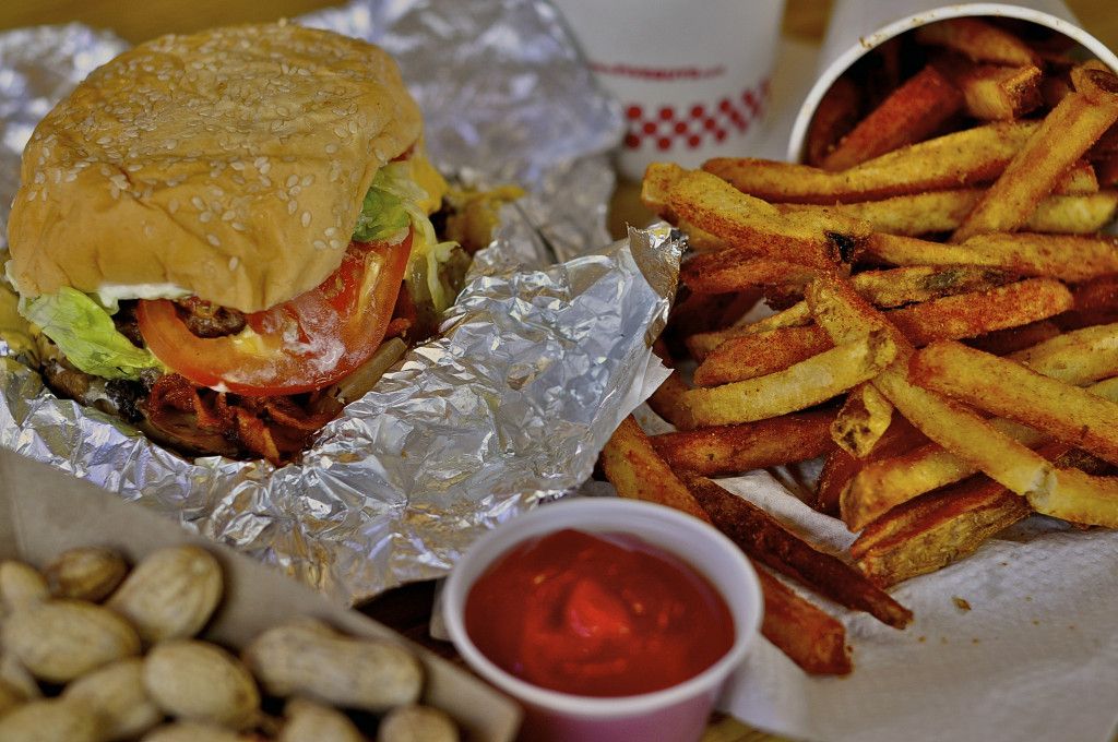 Zakaj bi morali biti pet fantov vaš burger s hitro hrano