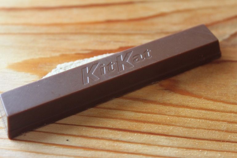 Γιατί δεν πρέπει ποτέ να τρώτε ένα Kit Kat σαν Kardashian