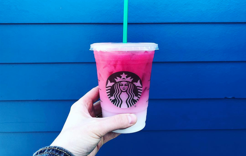 Kaikki mitä sinun tarvitsee tietää Starbucksin uudesta ketoystävällisestä vaaleanpunaisesta juomasta