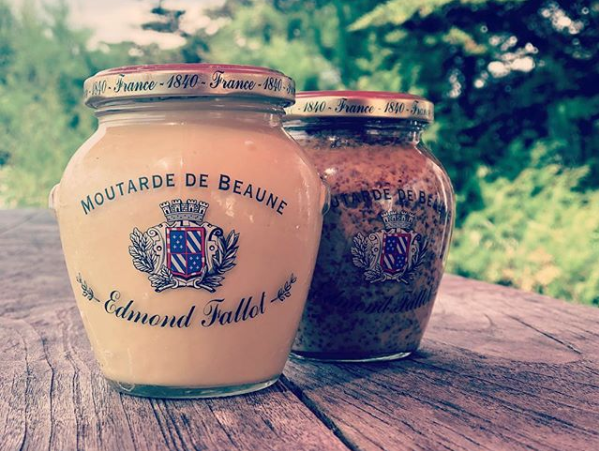 La moutarde de Dijon est-elle végétalienne? Nous avons recherché la liste des ingrédients pour le découvrir