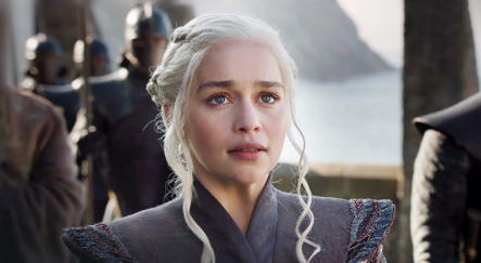 Emilia Clarke Ate 28 Stallion Hearts na filmu 'Game of Thrones' in presenetljivo zbolela