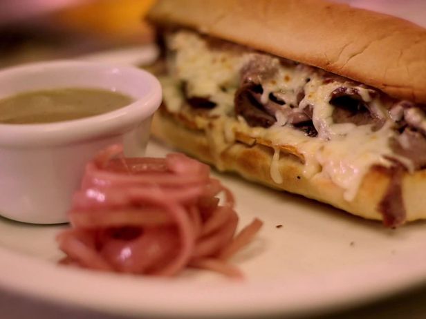 17 melhores sanduíches apresentados em Diners, Drive-Ins e Dives
