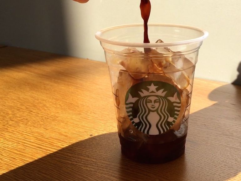 Ahora puede reservar su bebida de Starbucks, y aquí le explicamos cómo