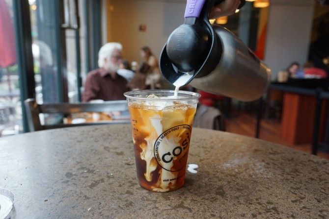 11 motive care demonstrează că cafeaua cu gheață este mai bună decât cafeaua fierbinte
