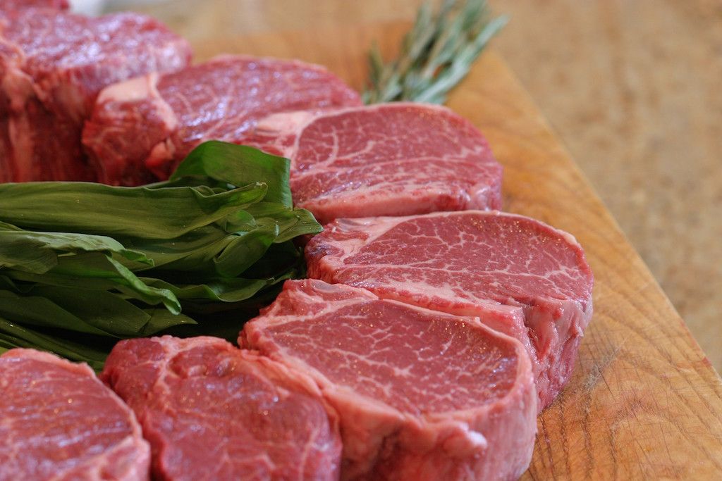 Waarom Kobe-rundvlees zo duur is, en al het andere dat u moet weten