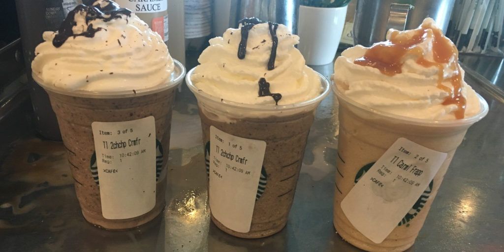 Pourquoi certains baristas Starbucks couvrent intentionnellement le logo de votre tasse