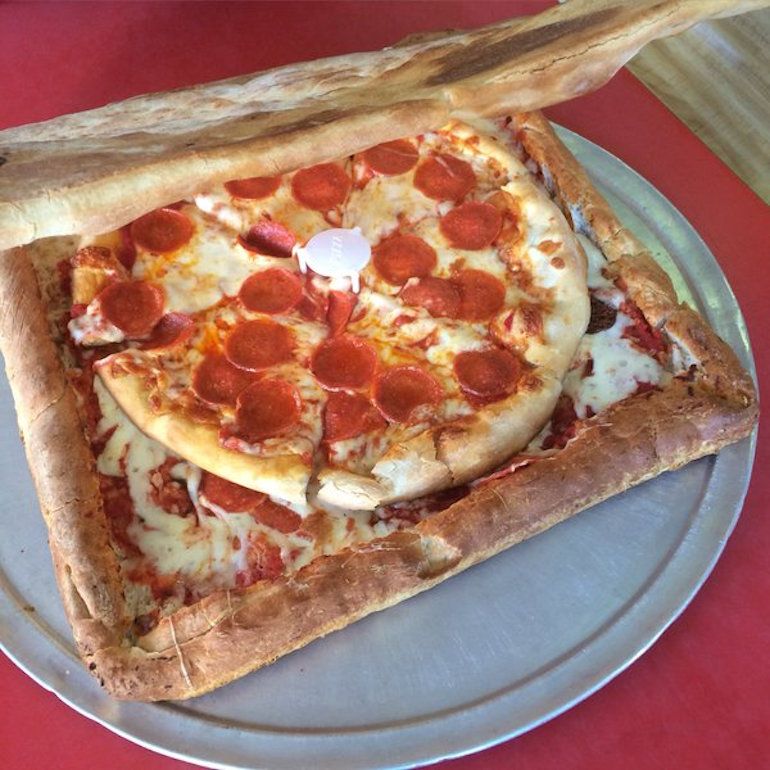 Cette pizzeria de New York a fait une boîte à pizza avec de la pizza, parce que pourquoi pas