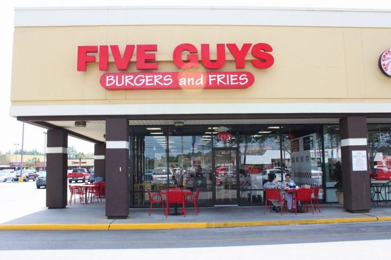 Το Five Guys Burgers and Fries προσθέτει χεριού-Spun Milkshakes στο μείγμα