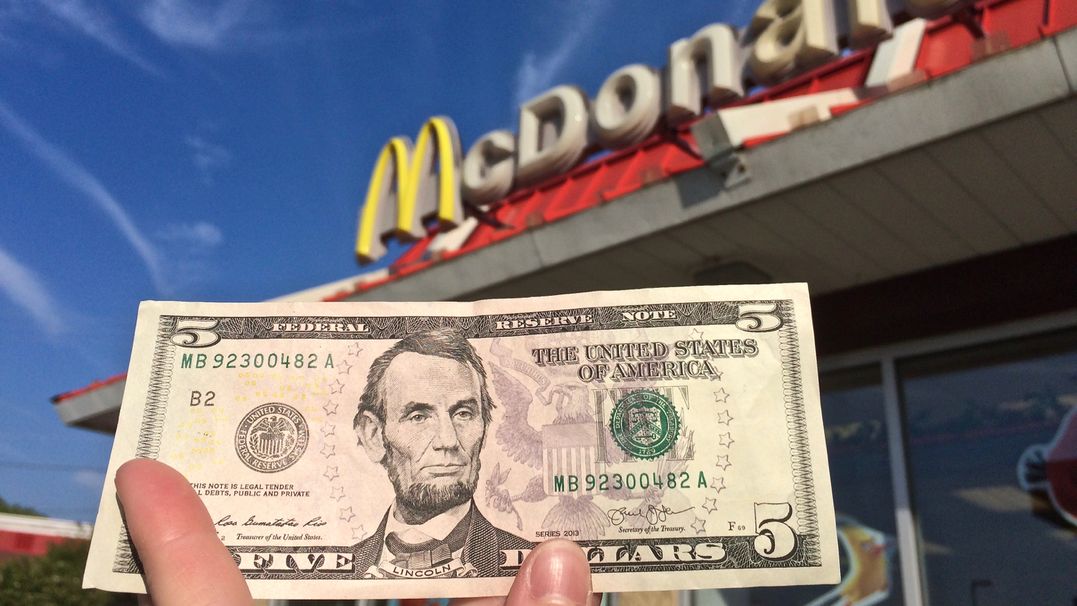 Big Mac จากค่าใช้จ่ายของ McDonald ทั่วโลกเท่าไหร่
