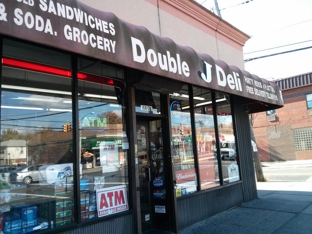 Mănâncă ca un local la aceste 9 articole esențiale din Queens, NY