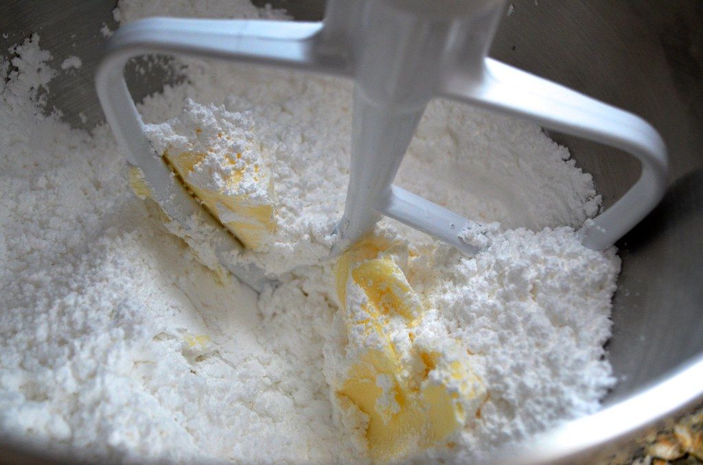 Pulveriseret sukker og smør