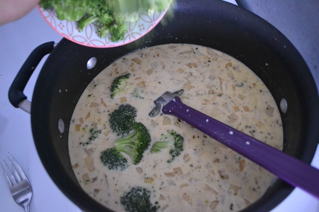 Parisa Soraya - brokolių čederio sriuba
