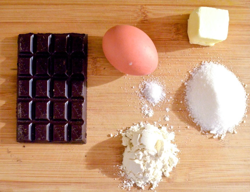 Ako pripraviť lávové koláče z roztavenej čokolády za 30 minút
